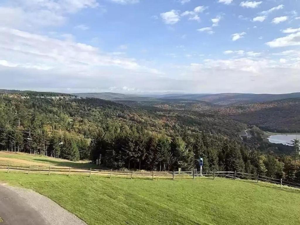 Enjoy The Long Range View, Ski In N Out Top Of The Mountain Condo Snowshoe Exterior photo